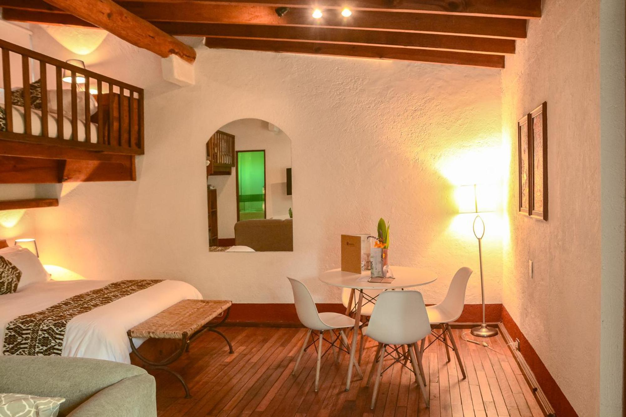 Meson De Leyendas Breakfast & Downtown Valle de Bravo Exterior photo
